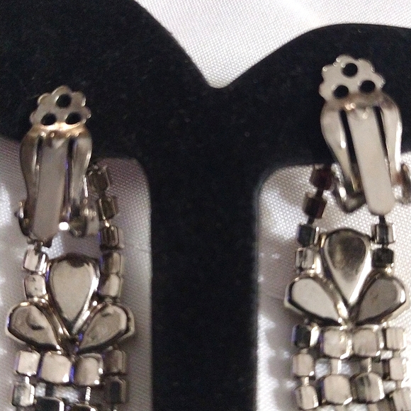 RHINESTONE ANTIQUE DANGLE EARRINGS CLIP-ON - Picture 3 of 5